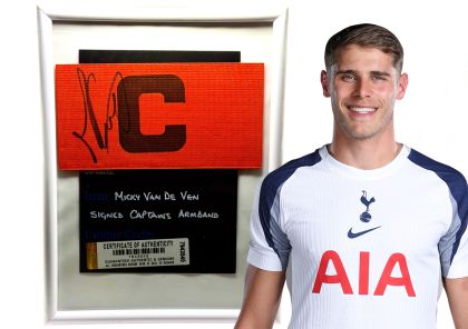 Micky Van de Ven Banderola de capitan cu autograf (semnata personal) + certificat de autenticitate + rama