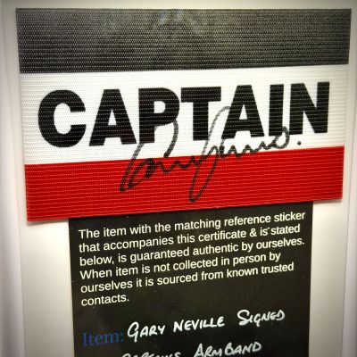 Garry Neville Banderola de capitan cu autograf (semnata personal) + certificat de autenticitate + rama