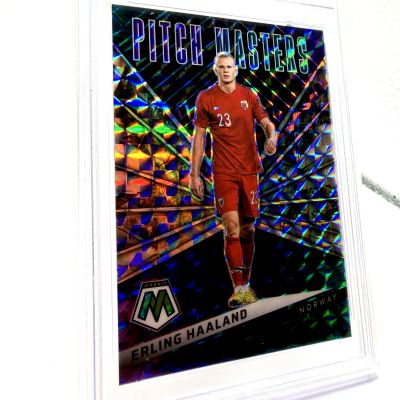 Erling Haaland 2021-22 Topps Mosaic FIFA RD/WC Pitch Masters Mosaic #4 Norvegia PSA 9