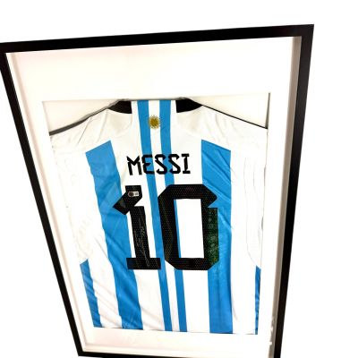 Lionel Messi Tricou Semnat si Inramat – Autograf Certificat Beckett BAS