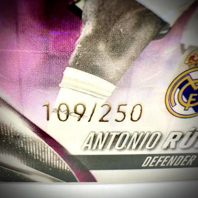 Antonio Rudiger 2023-24 Topps Chrome UCC - Pink Geometric Refractor 109/250 #164 Real Madrid